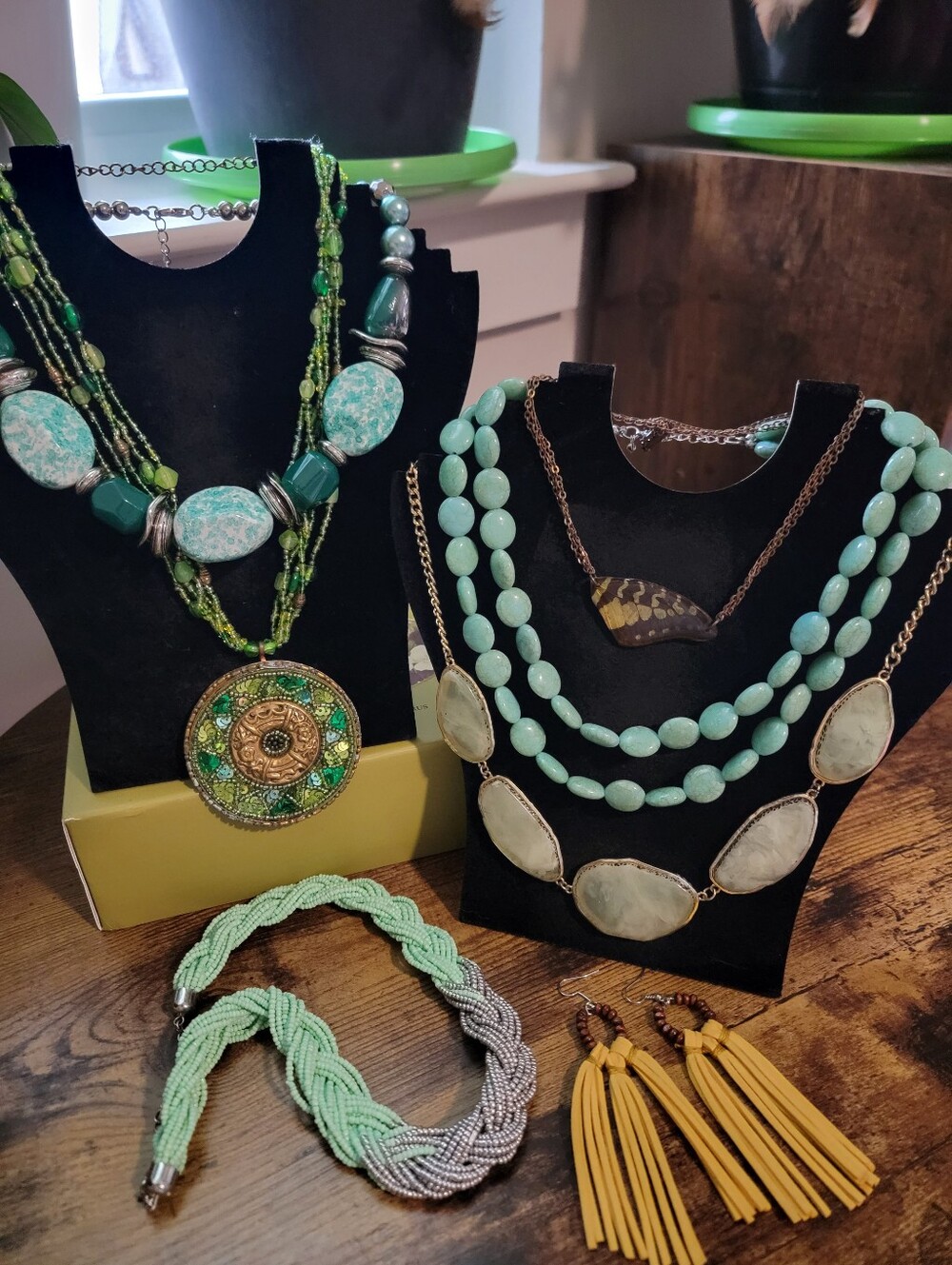 Bundle of jewelry lot